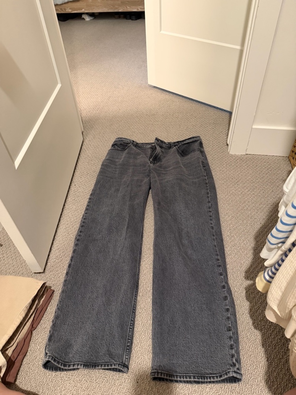 Abercrombie & Fitch Wide Leg Jeans in Washed Black